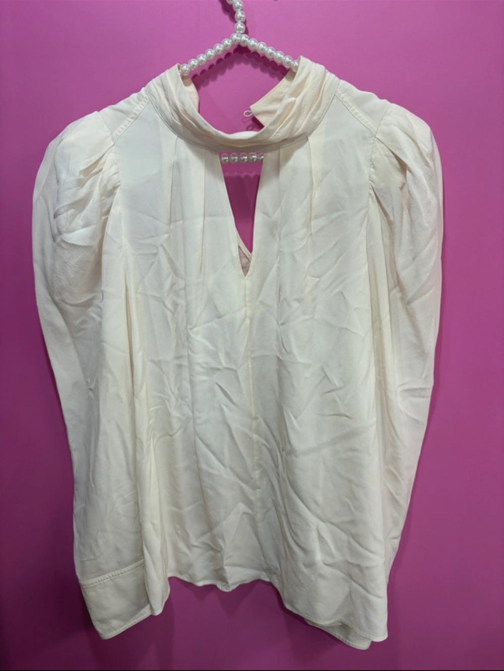 Iris & ink silk Women's Cream Keyhole Neck Blouse